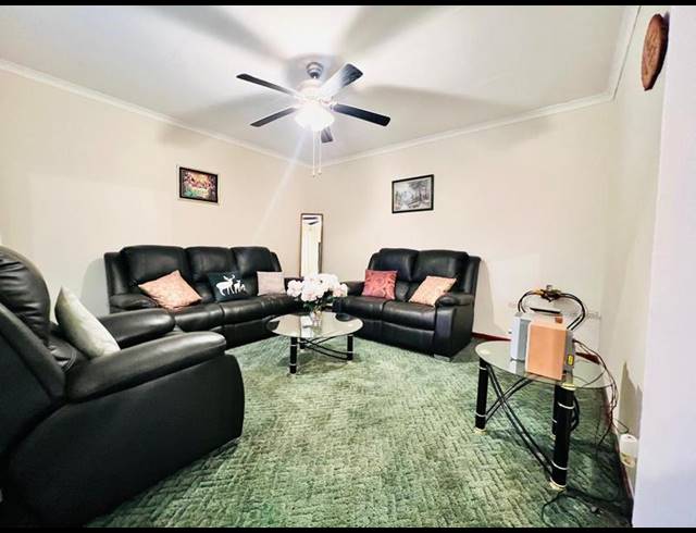 4 BEDROOM HOUSE FOR SALE IN HAYFIELDS